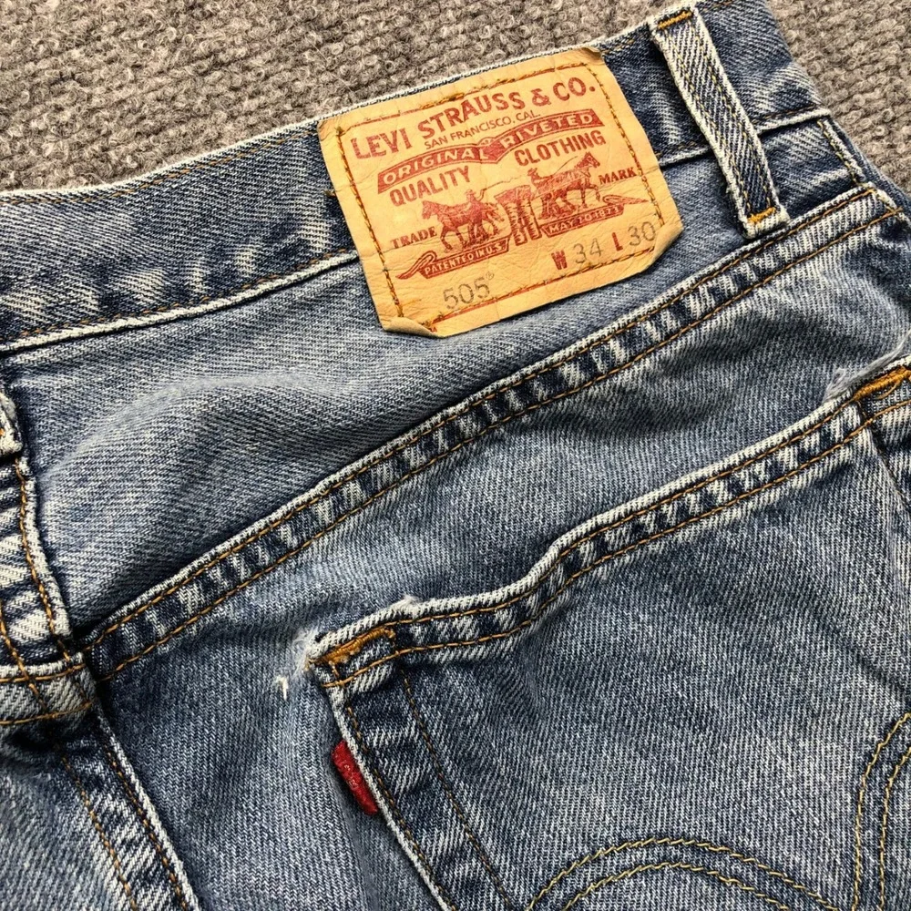 Levis 505 Regular Fit Jeans Mens 34x30 Medium Wash Blue Denim Straight Leg Pants